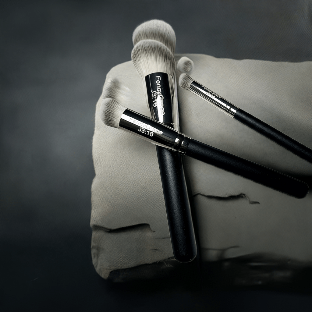 FencyGrace 3-Piece High-Quality Makeup Brush Set – Precision Application with Cleaning Pad