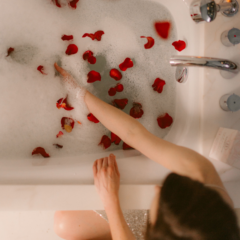 Natural bath additives for relaxation and skin comfort