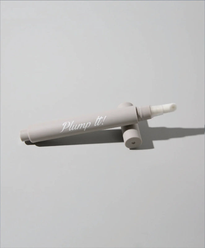 Hydrating lip oil and lip mask for dry lips