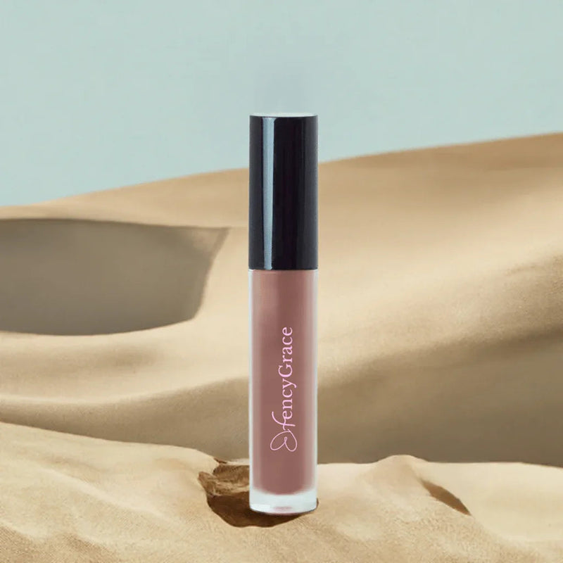 Hydrating glossy lip gloss for shiny lips
