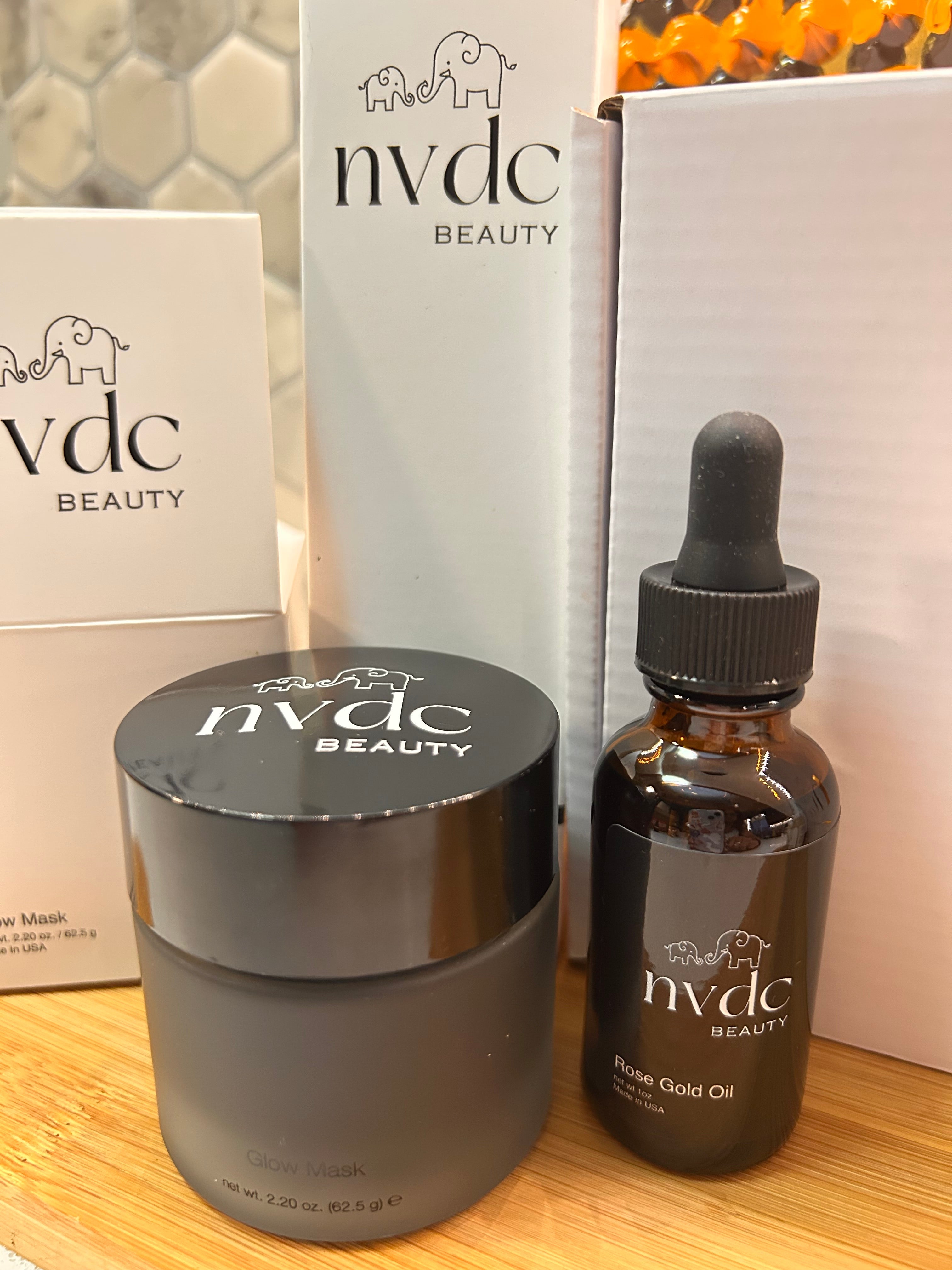 Charcoal Glow Mask – Deep Cleansing & Detoxifying Face Mask