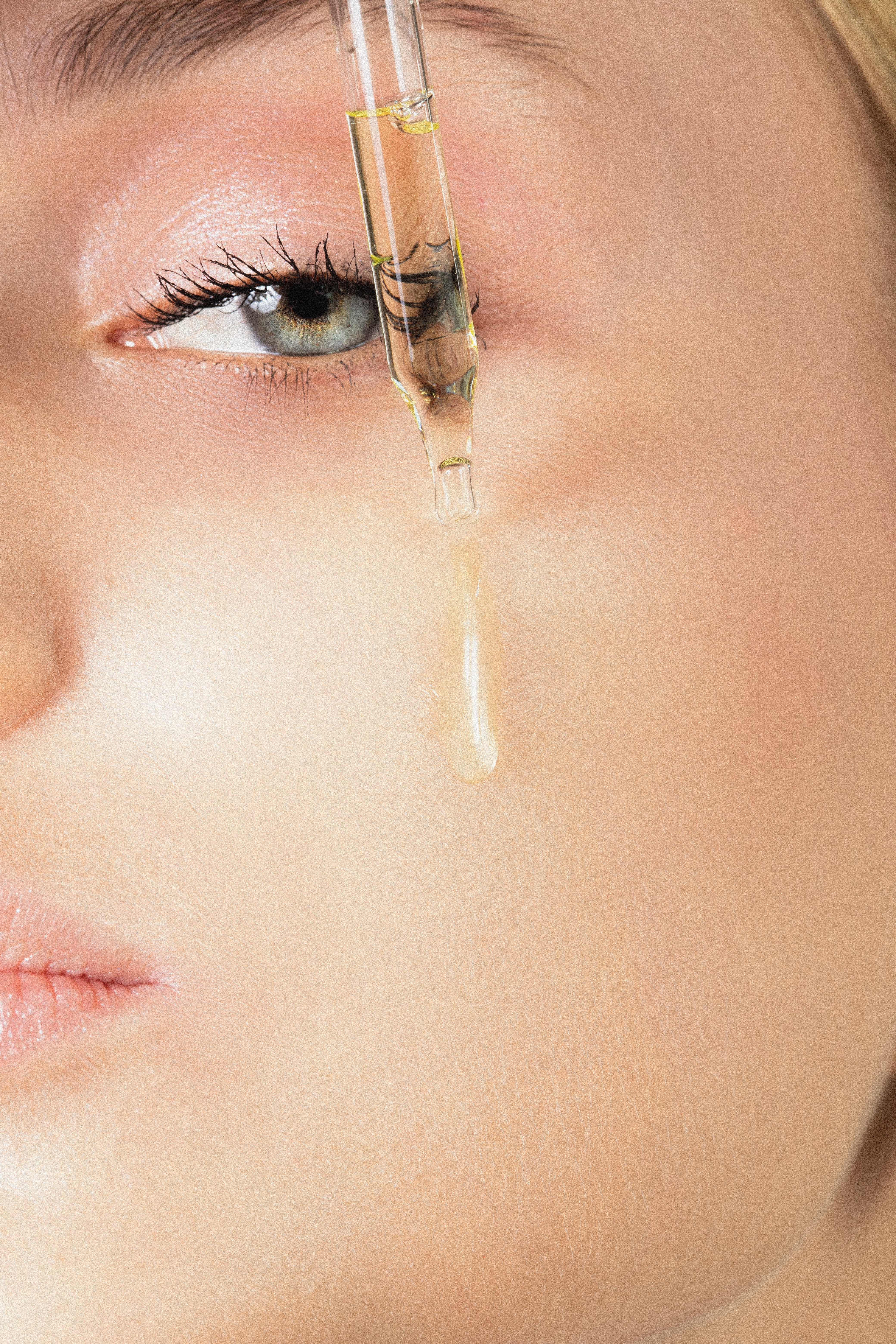 Anti-Aging Rose Gold Oil – Brightening & Hydrating Facial Serum