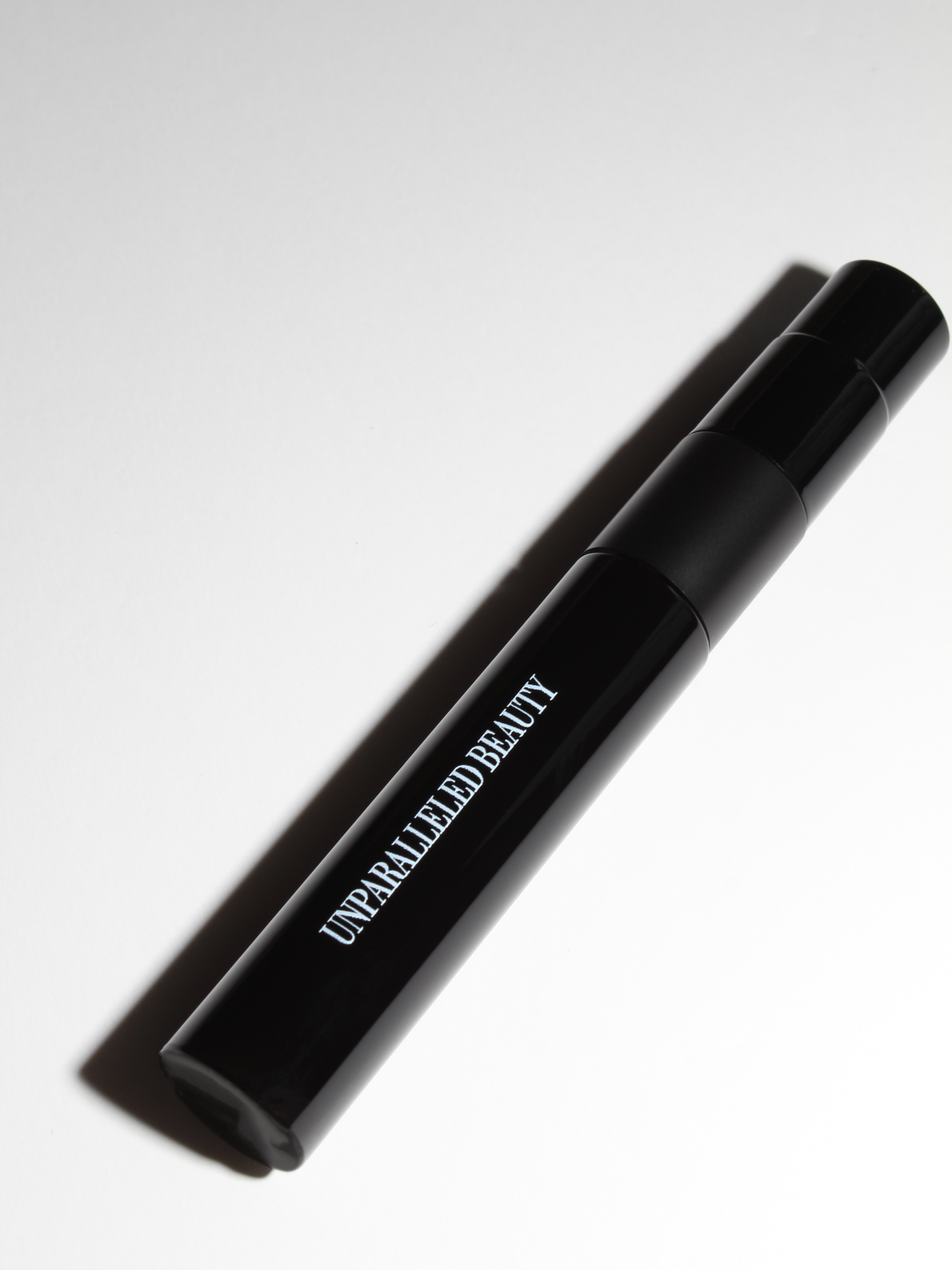 Dual Lash Mascara – 2-in-1 Defined & Volumizing Mascara, Black, 10 ml / 0.34 oz