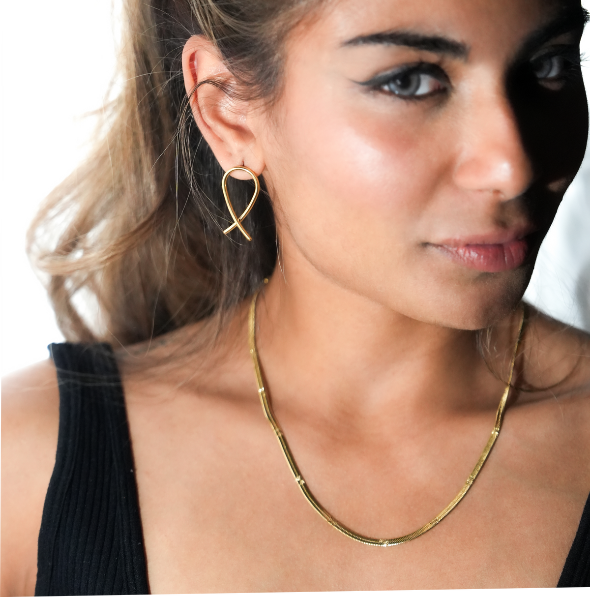 BAMBURG Gold: Star Embossed Snake Skin Textured Chain Necklace