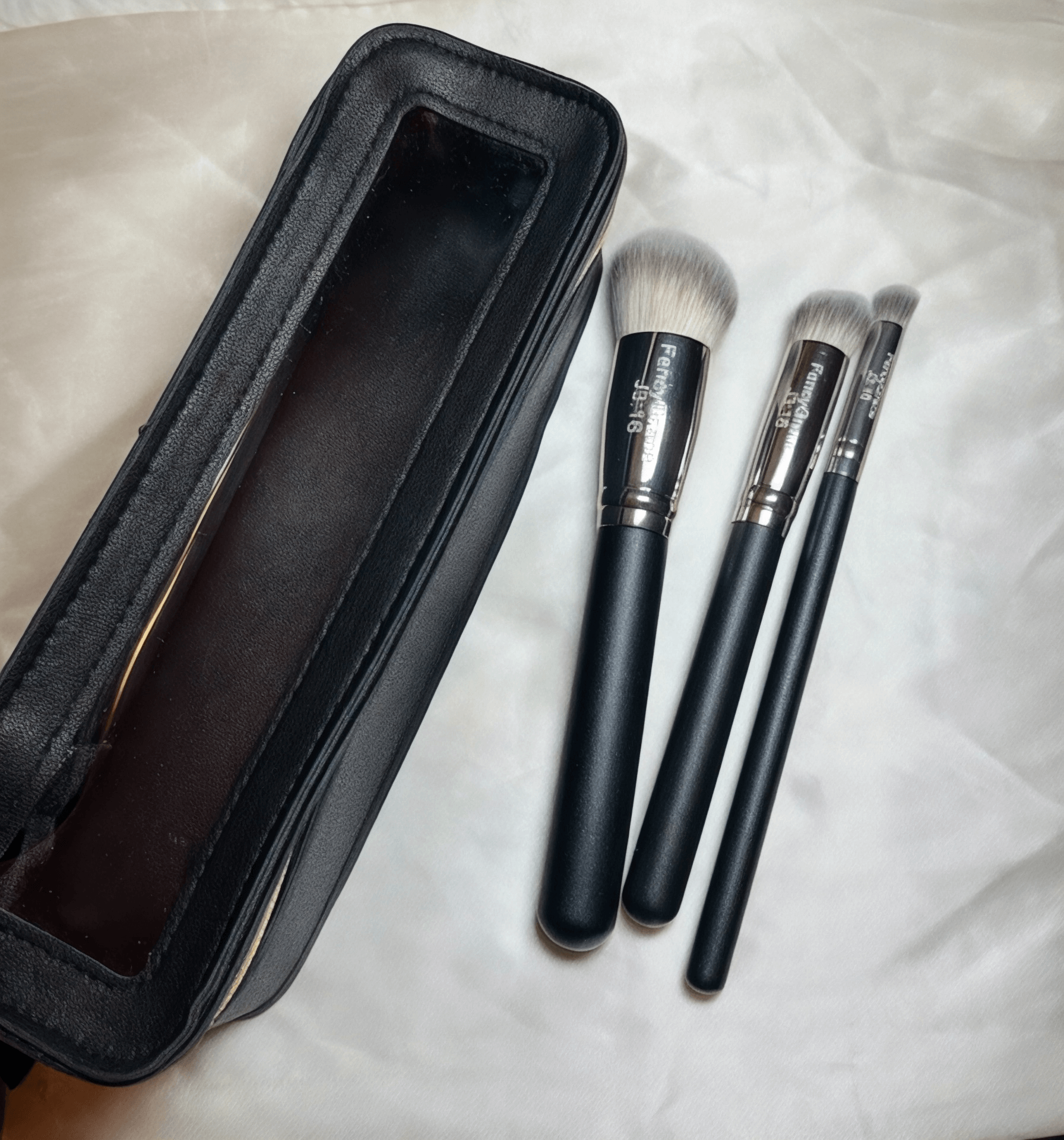 FencyGrace 3-Piece High-Quality Makeup Brush Set – Precision Application with Cleaning Pad