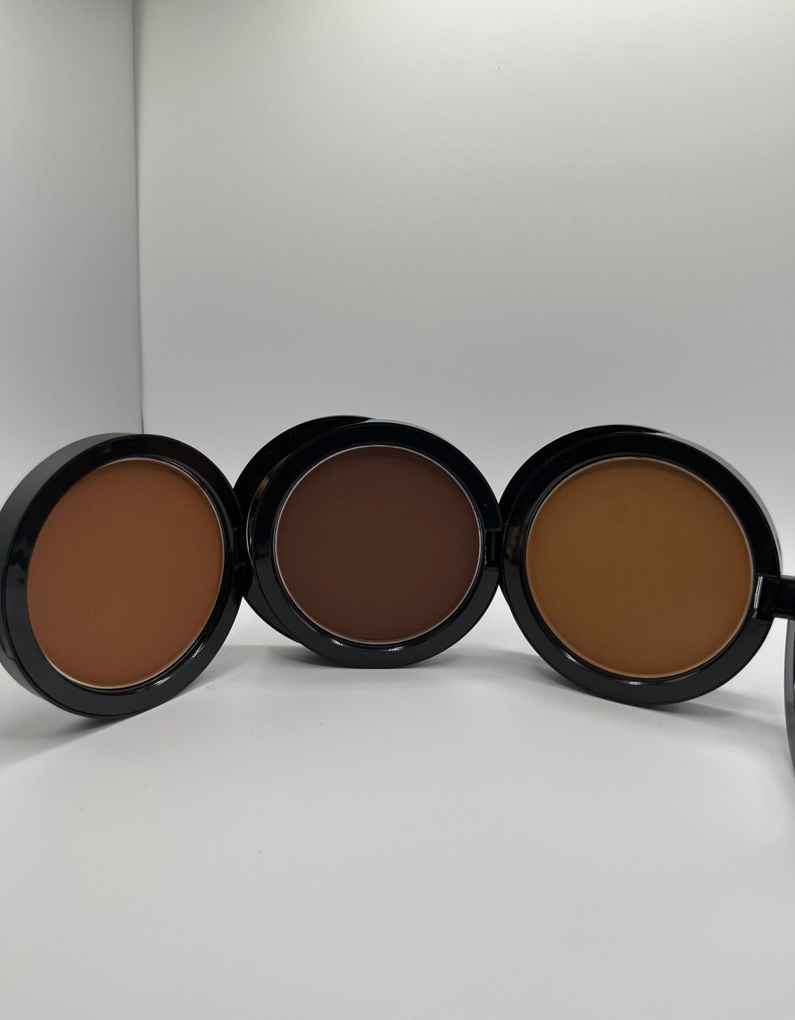 FencyGrace Compact Powder Foundation – Vegan, Adjustable Coverage & Matte Finish – Anne 133